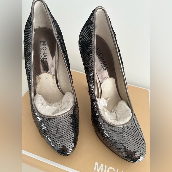 Michael Kors York Gunmetal Sequin Platform size 6 M New with box - Picture 2 of 7
